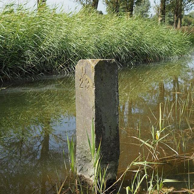 Grenspalen in Heemskerk hersteld Bron Stelling van Amsterdam